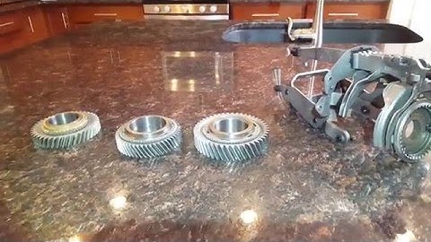 Jeep Wrangler NSG370 transmission shifting  problems.  Shift fork and synchros.