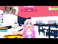 Вика играет в ROBLOX