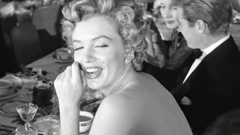 Marilyn Monroe the Henrietta Award for Best Young Box Office Personality Jan 1952