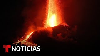 Nuevos ríos de lava emanan del volcán de la isla de La Palma y bajan con rapidez | Telemundo