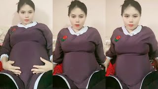 Bunda Hamil Duduk Santai Sendirian Di Musim Hujan