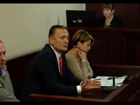 პროტესტის ნიშნად ლეიბორისტების მიერ   დემონსტრაციულად დატოვებული სააპელაციო სასამართლოს დარბაზი