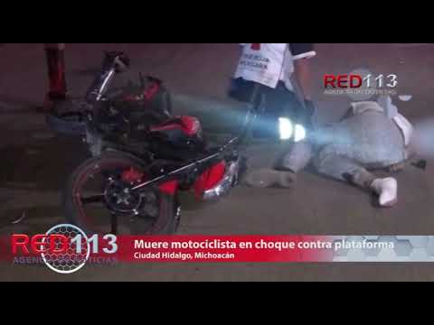 VIDEO Muere motociclista al estrellarse contra una plataforma de tráiler
