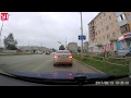 Тупая мамаша в Каменске-Уральском прется на красный с ребенком.