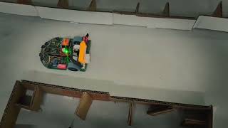 Micromouse Test Run | Pascal Solving a Small Maze