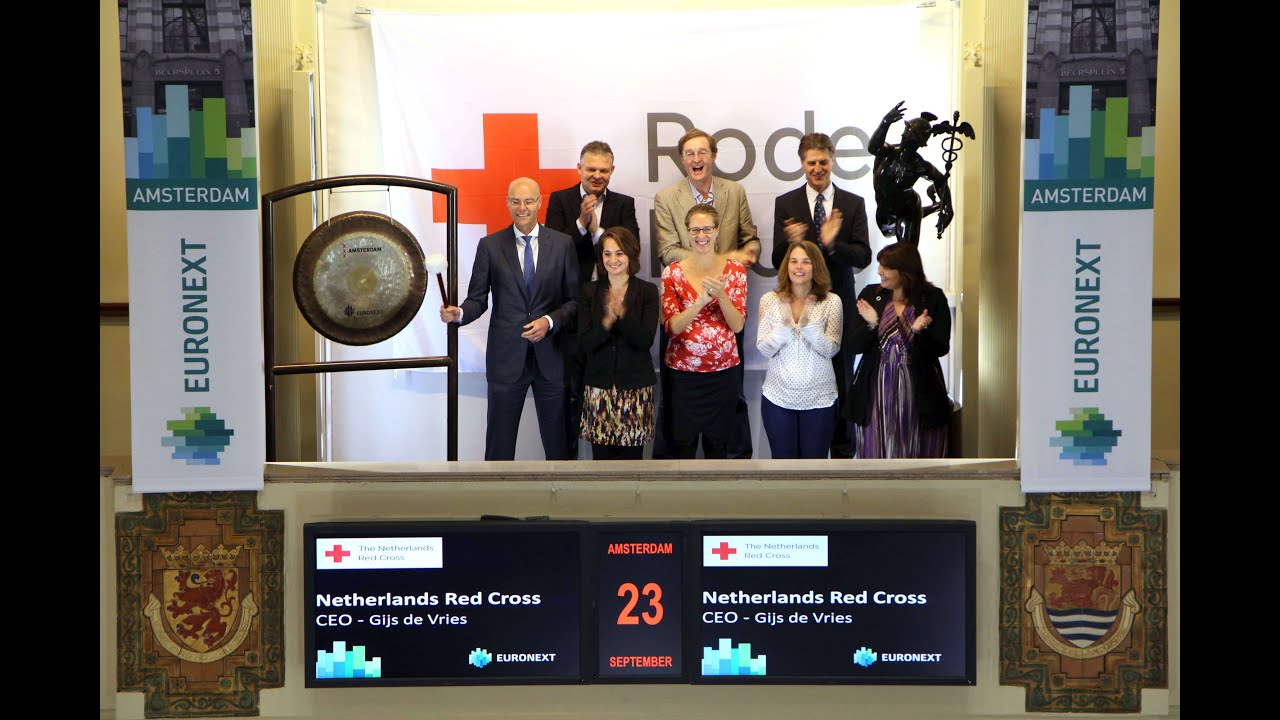 Directeur Rode Kruis luidt gong voor muzikale actie - YouTube