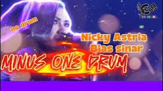 Nicky Astria, Bias sinar, minus one drum, no drum