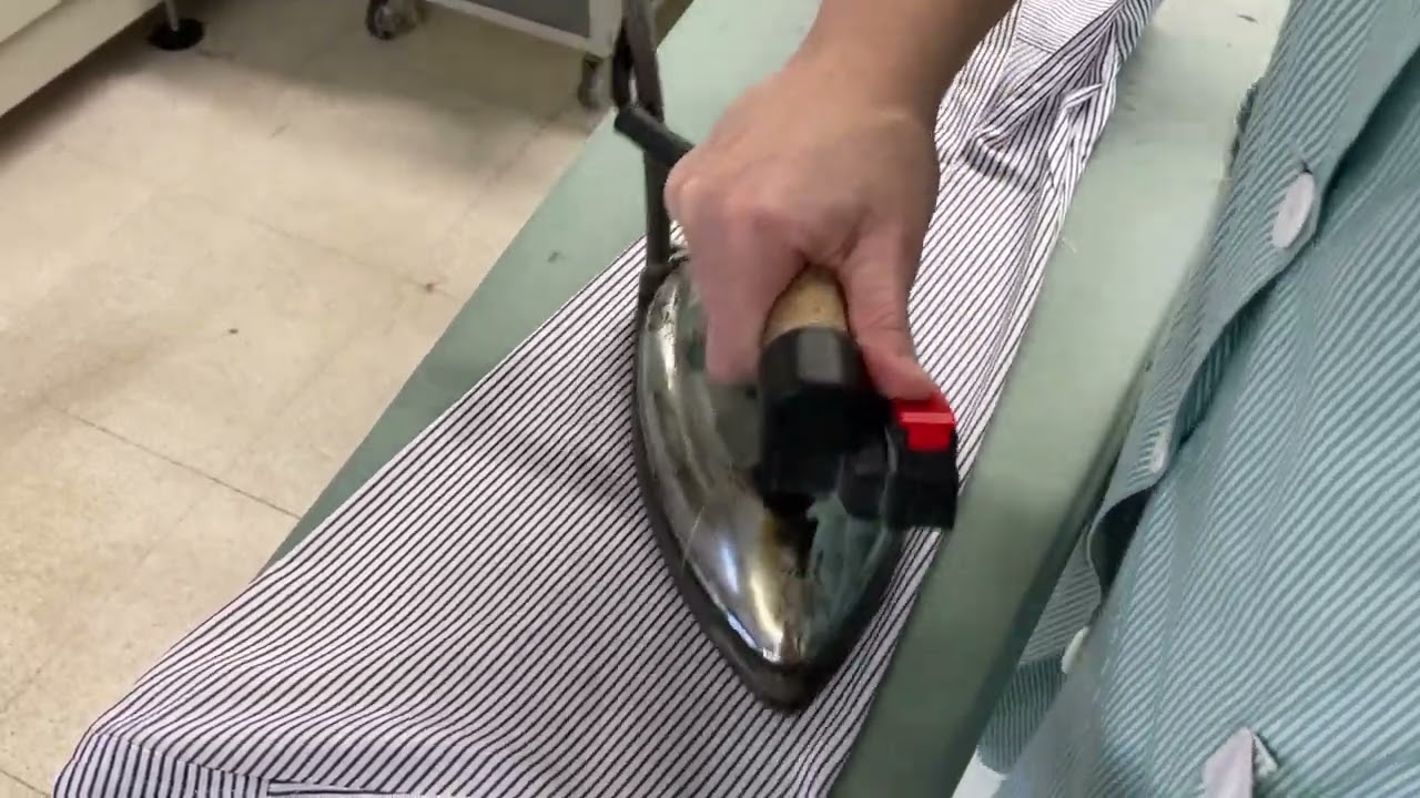 Stirare le camicie - breve dimostrazione per te!