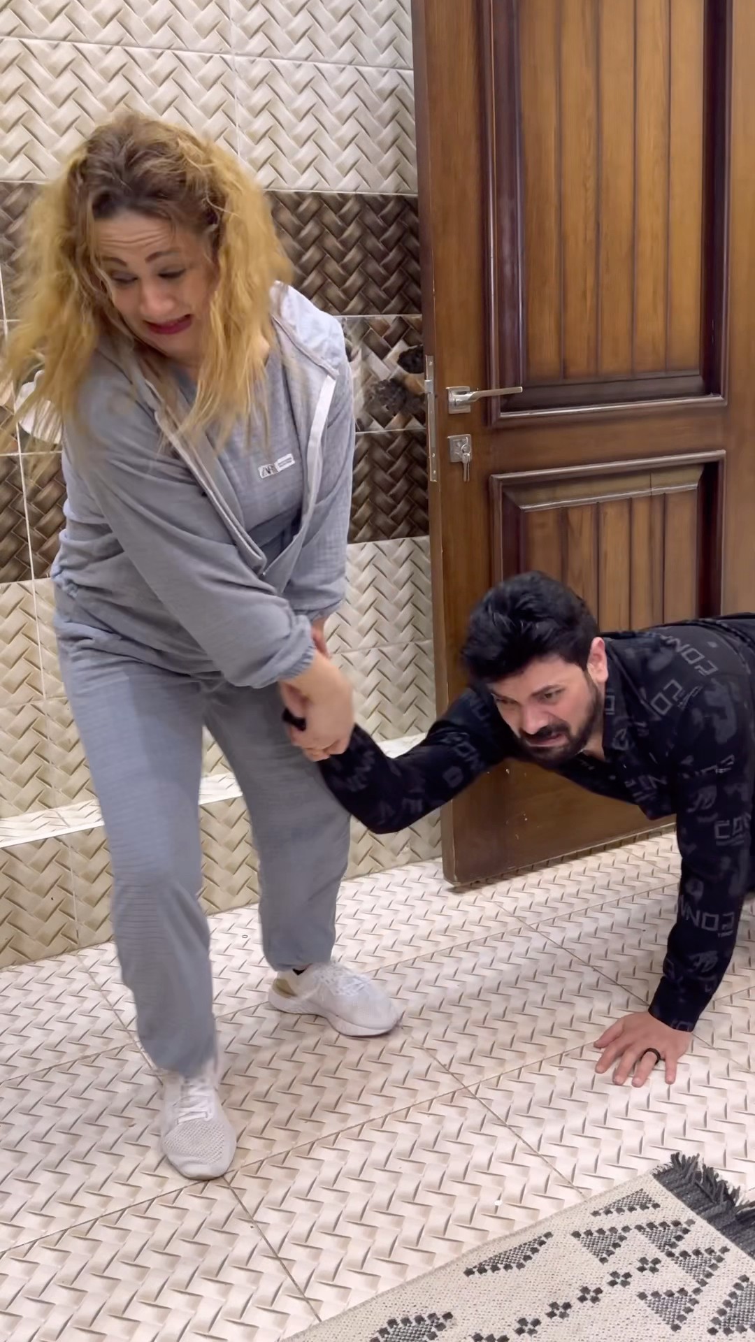سحبتني وانا نايم
