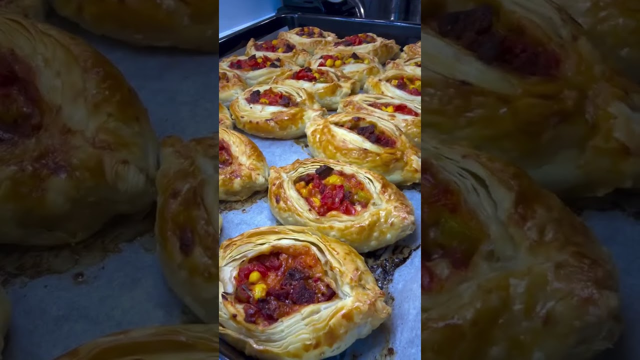 Küçük Pizzalar #food #nefisyemekler #pratiktatlitarifleri #yemek #tarif Küçük Pizzalar #food #nefisyemekler #pratiktatlitarifleri #yemek #tarif