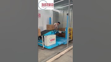 Unload E-commerce packages from truck and container safety. #conveyor #machine #handlingequipment