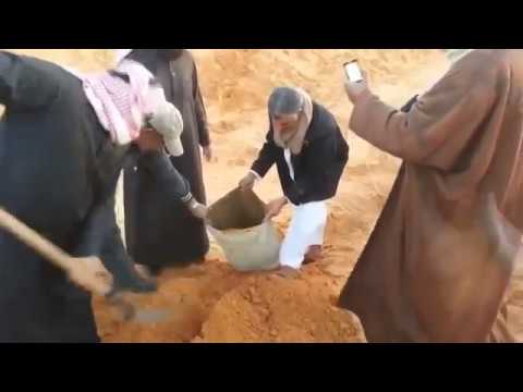 كيفية سحب الآلة من الرمال في الصحراء