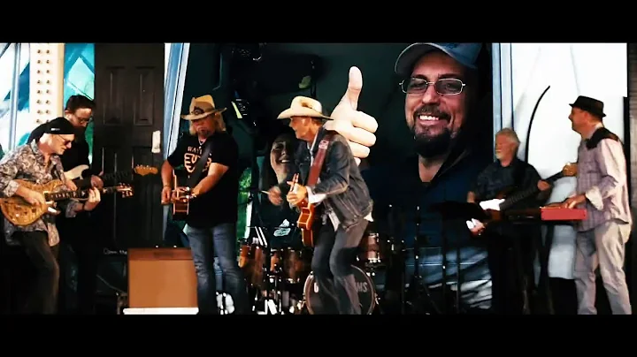 Truckers rock. "Roy" is for all y'all!
