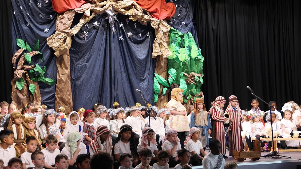 day-16-our-lady-s-rc-primary-school-christmas-show-dundee-city