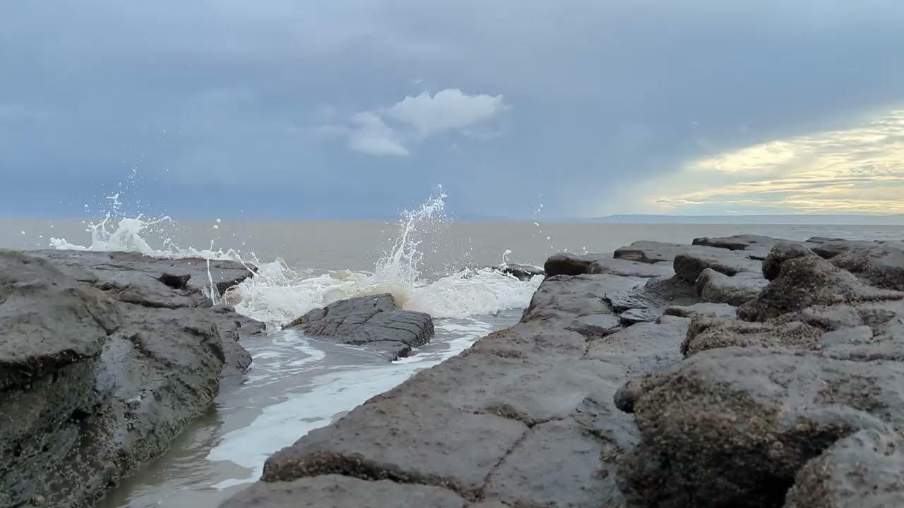 Slow Ocean Waves | Helps You Feel Calm  (11 Minutes)