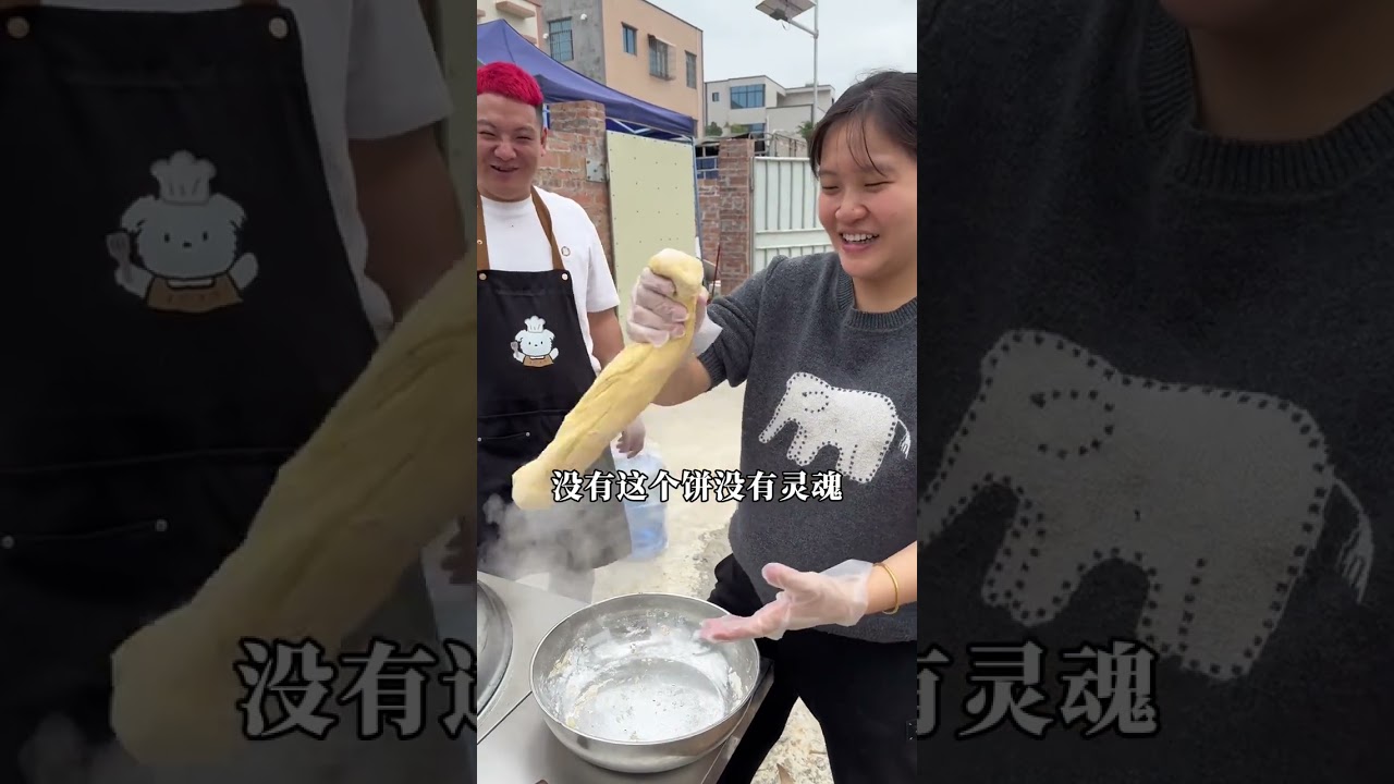 小芬买了个柴火锅回来给学长爸妈煮鸡饭，被鸡司令看上了，研究了一晚上的铁锅炖大鹅怎么做，去鹅场抓鹅价格让人有点出乎意料，平时都是做白切的#广东 #湛江 #家庭日常 #美食