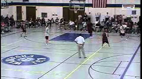 Jim Calhoun: The Attacking 3-Out-2-In Motion Offense