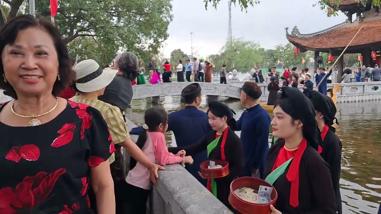 Ai về kinh bắc quê em, mà nghe quan họ mà xem làng nghề. Kinh....