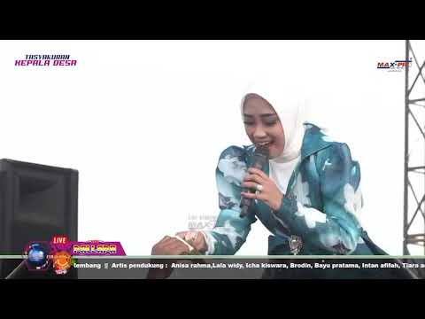 Anisa Rahma (Menyulam kain rapuh)