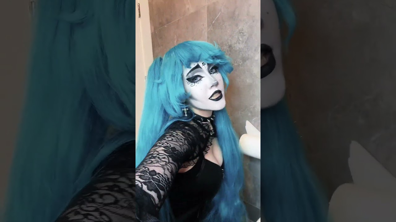 Trad Goth Miku Transition😈 #hatsunemiku #miku #tradgoth #tradgothmakeup #cosplay #cosplayer