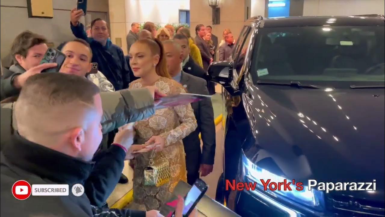 Lindsay Lohan signs autographs for her fans. YouTube
