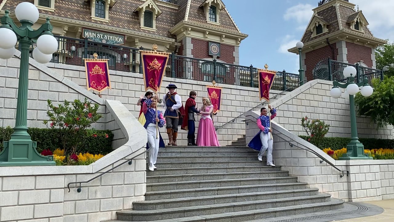 Snow White & the Prince, Aurora & Prince Phillip Greetings | Hong Kong Disneyland