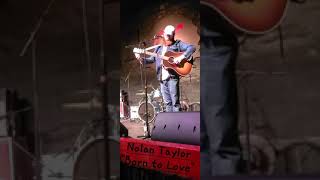 Vídeo de Born To Love