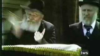 Happy Nigun with the Rebbe - Chabad Lubavitch