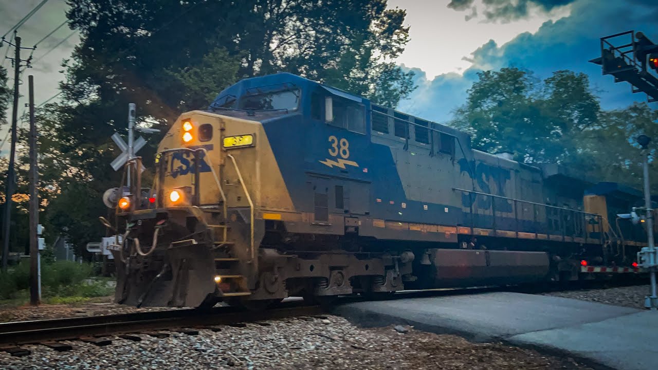 CSX 38 Leads M693 with CSX 457 in Fresh YN3C & SD70MAC - YouTube