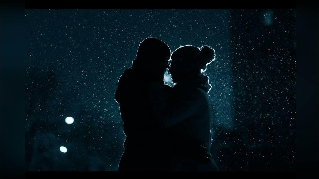 два человека в темноте. пара на фоне звездного неба. человек под звездным небом. ночь романтика. супружеские пары ночью.