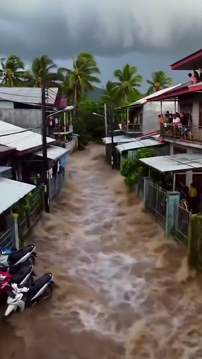 Suasana terjebak saat banjir bandang berlumpur#s