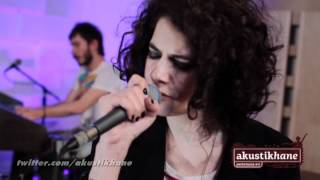 Melis Danismend - Sarhoşken Pişkin, Ayıkken Pişman / #akustikhane #sesiniac