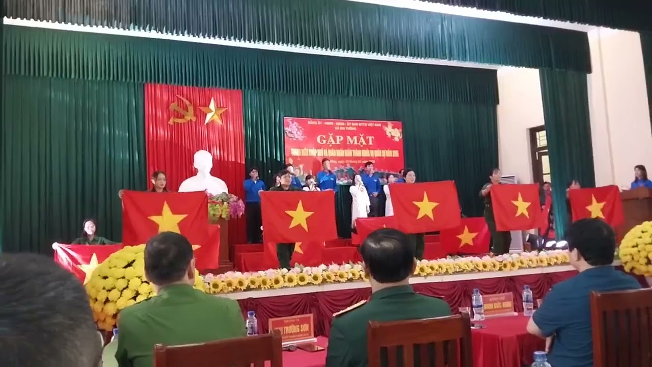 Tiến bước dưới quân kì - ĐỘI VĂN NGHỆ