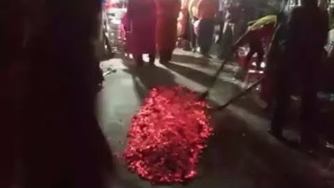 Lẩu then tăng binh tăng chức then Hằng, ngày thứ hai, trích đoạn đi qua lửa