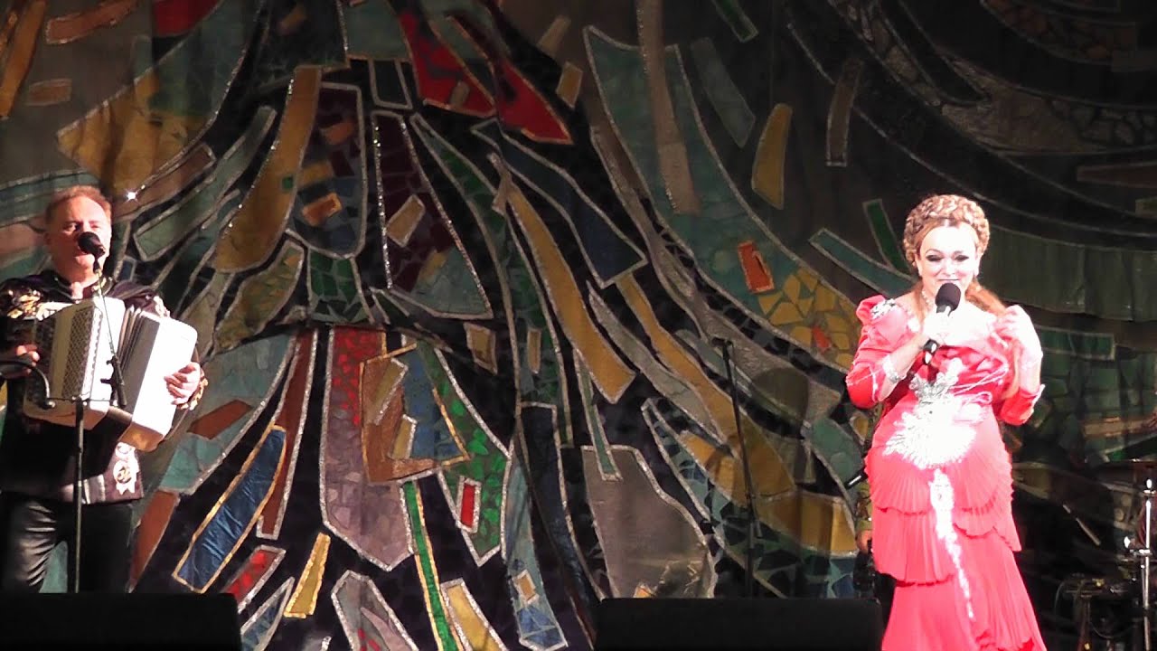 Надежда Кадышева - Течет ручей - Самара.29.05.2012 - YouTube