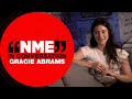 Capture de la vidéo Gracie Abrams On 'Rockland’ & New Project 'This Is What It Feels Like'’ | In Conversation