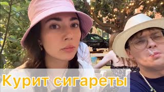 Бустер курит сигареты в Италии