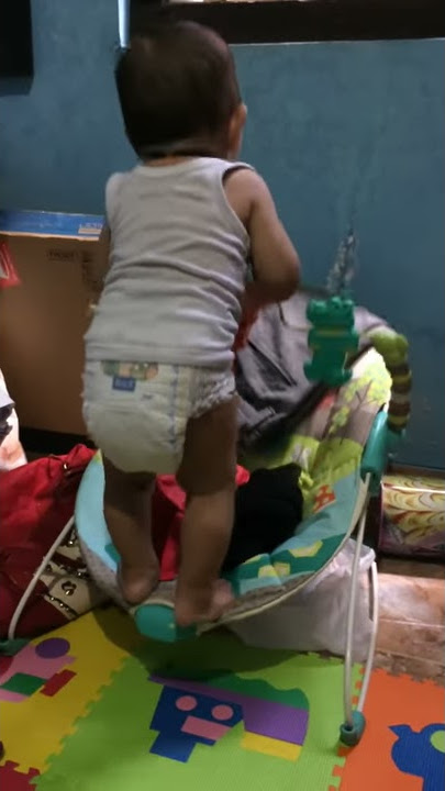 tingkah bayi 9 bulan sebelum terjatuh dari kursi santai lucu bikin ngakak