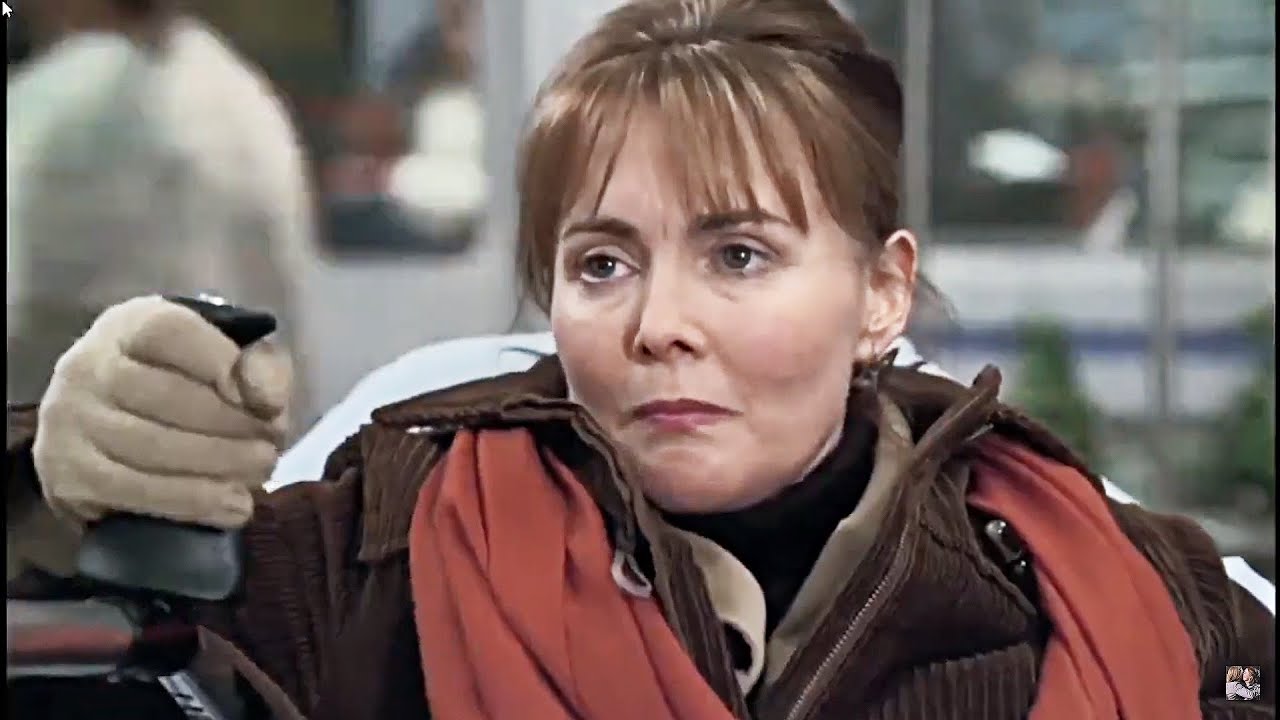 Kerry Weaver's hip replacement [Clip 1/6]