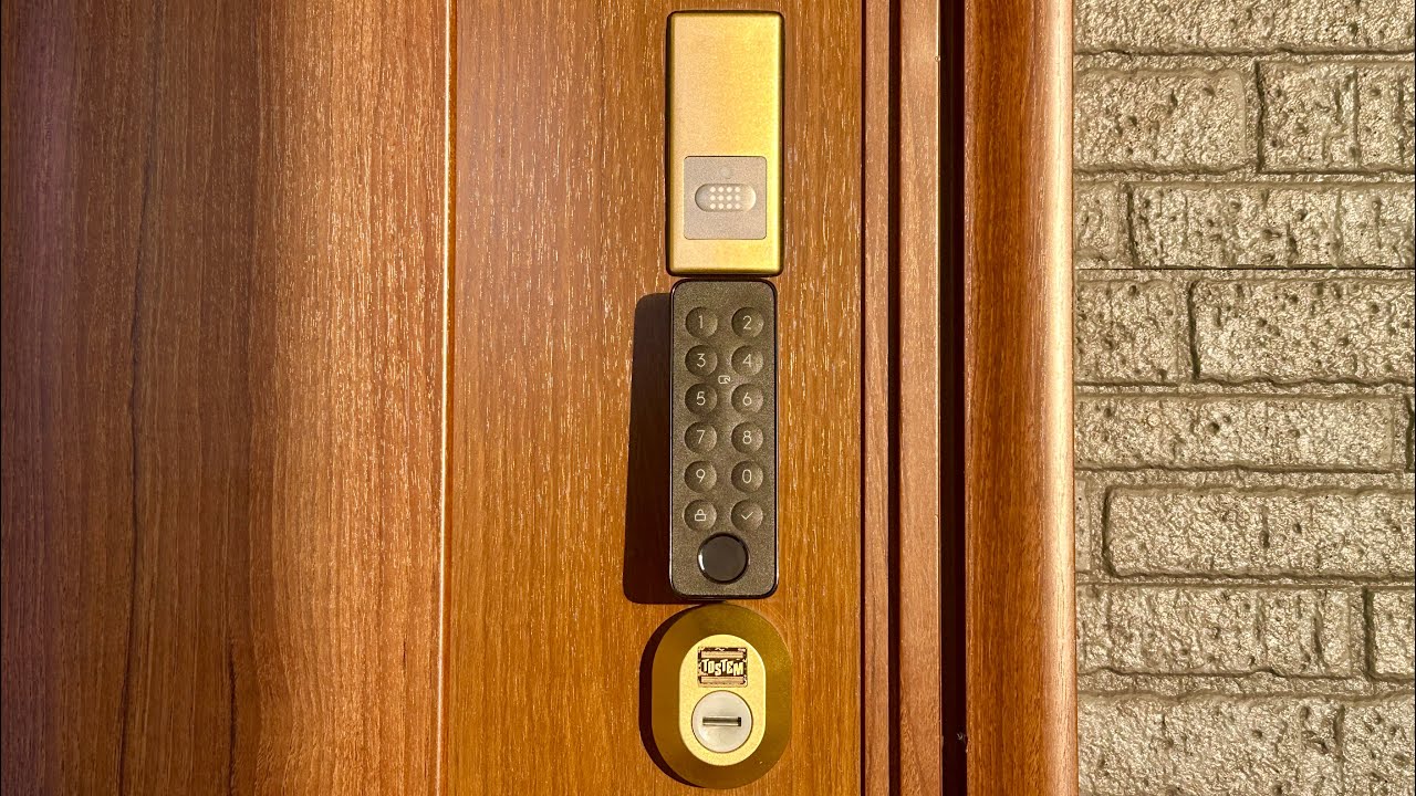 How to Use the Door Lock - YouTube