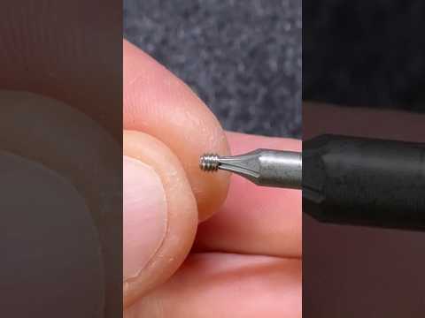 Diese Besonderheit habe ich an noch keinem Messer gesehen - Thumb Stud Loch schließen