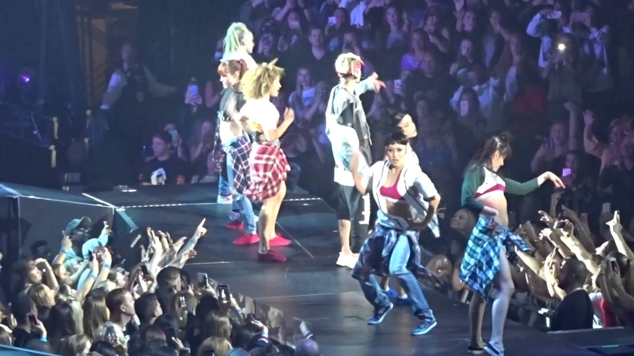 Justin Bieber - Baby (Live in Dallas, TX at American Airlines Center April 10, 2016)