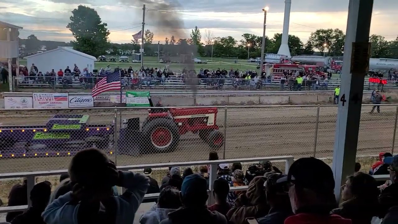 Howard Lake, MN - Truck Pull - 2021 - #36 - Tractor (International)