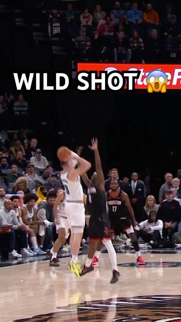 LaRavia with the CRAZY 3 to beat the buzzer!