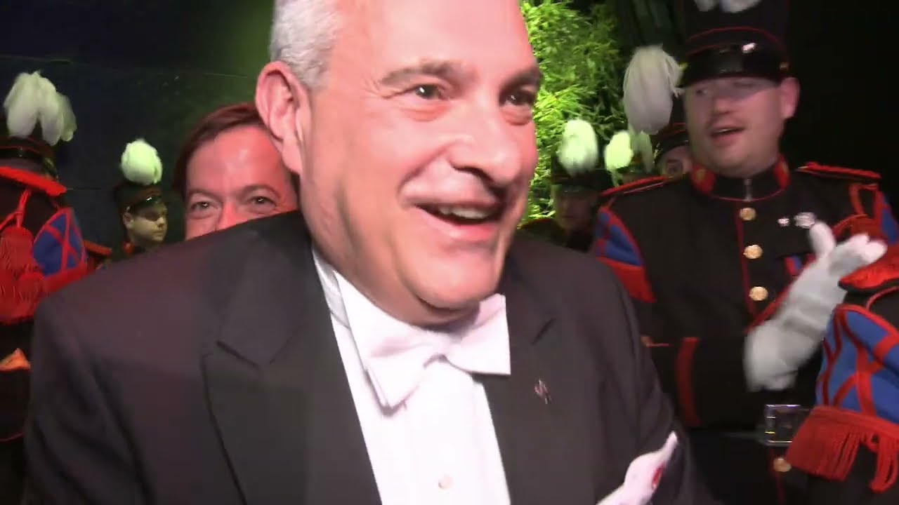 Oetroope niej dreejspan van Jocus, Prins Robert d'n I mit zień adjudante Martijn & Max