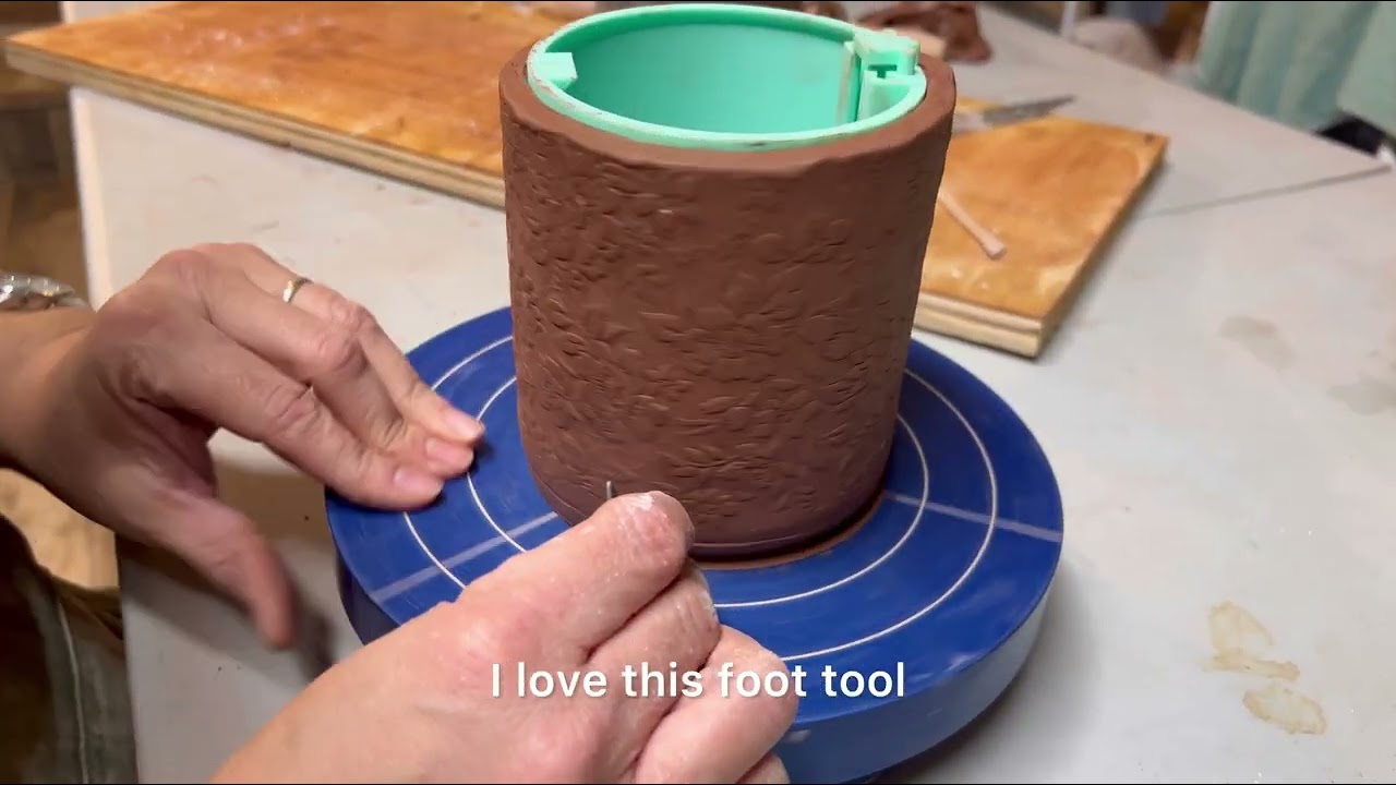 Pottery Handbuilding Tutorial . Easy jig for mugs, vases, etc. PERFECT CYLINDERS. Easy removal!
