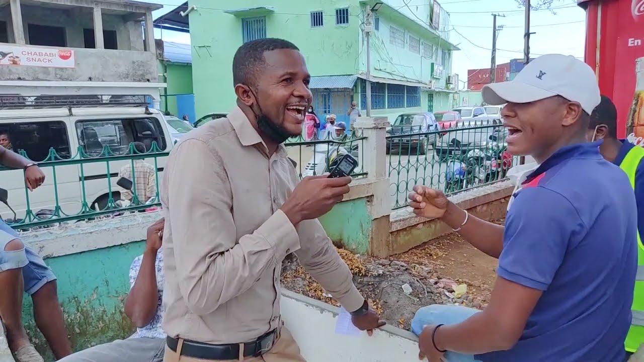 DJELI TSI DJELI  Wakotsawoudziwa mtrumche poundrou na kapoulou  watsorengua ouvi