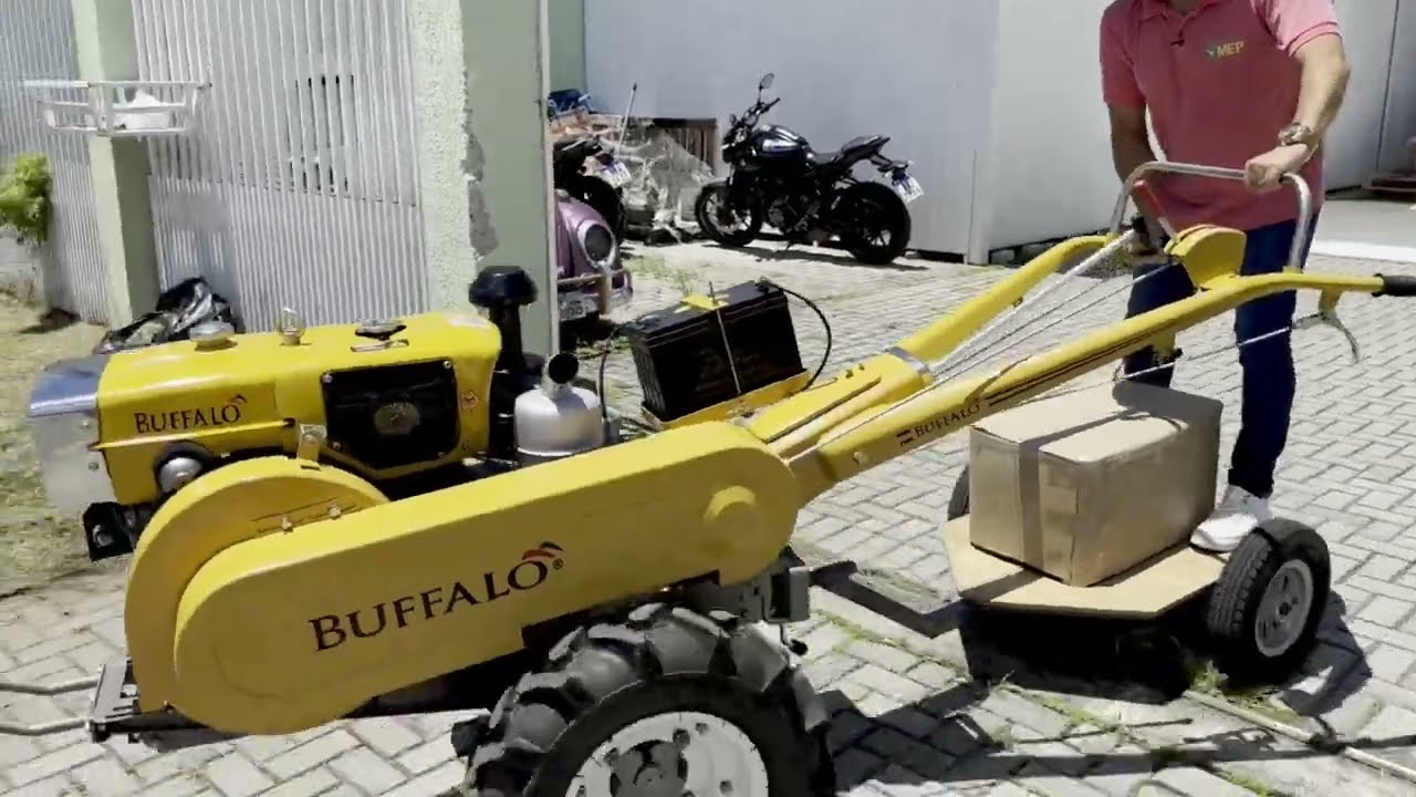 Microtrator Buffalo 17 4Hp em movimento