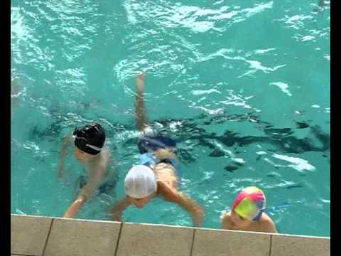 Алекс в бассейне--2 занятие.wmv