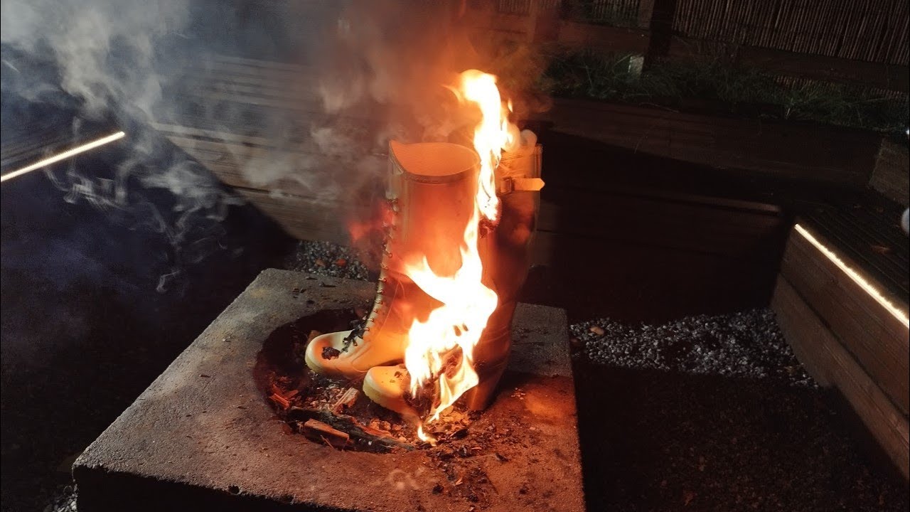Splints On Fire High heeled Hunter wellies set on fire - YouTube